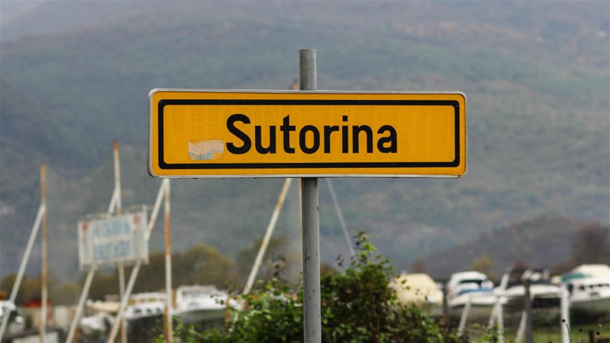 sutorinaa.jpg