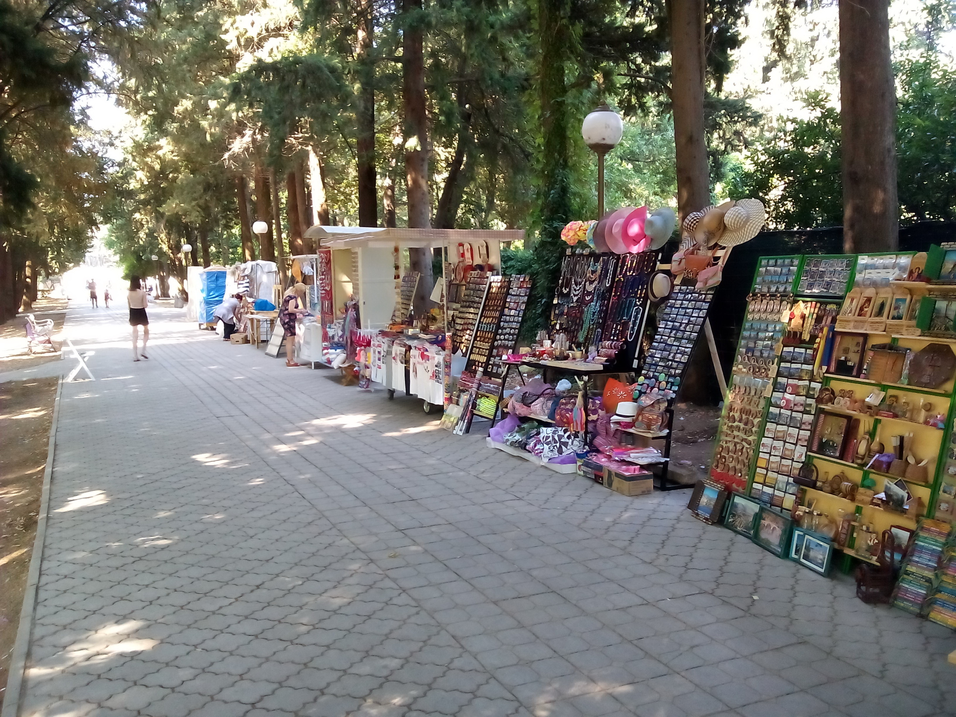 Stand suveniri park Trebinje.jpg