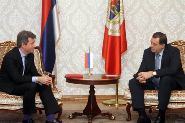 Dodik britanac.jpg