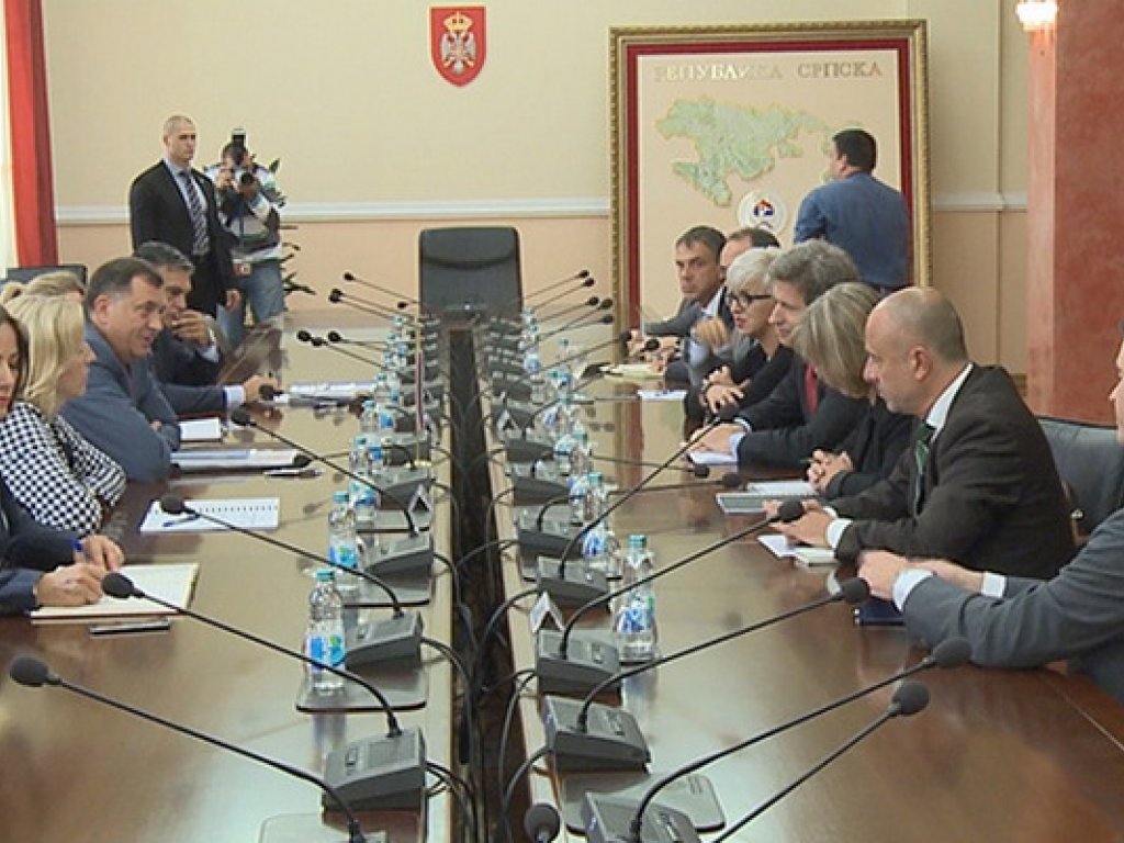 Dodik stranci.jpg