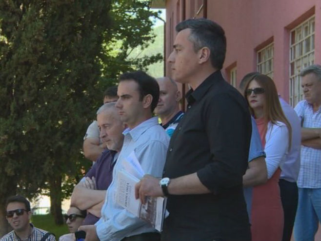 protest prosvetara u Bileci.jpg