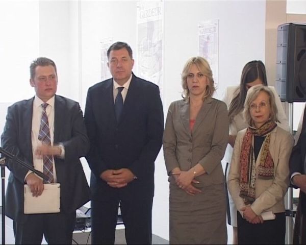 Vucetic Dodik i Cvijanovic na otvaranju fabrike.jpg